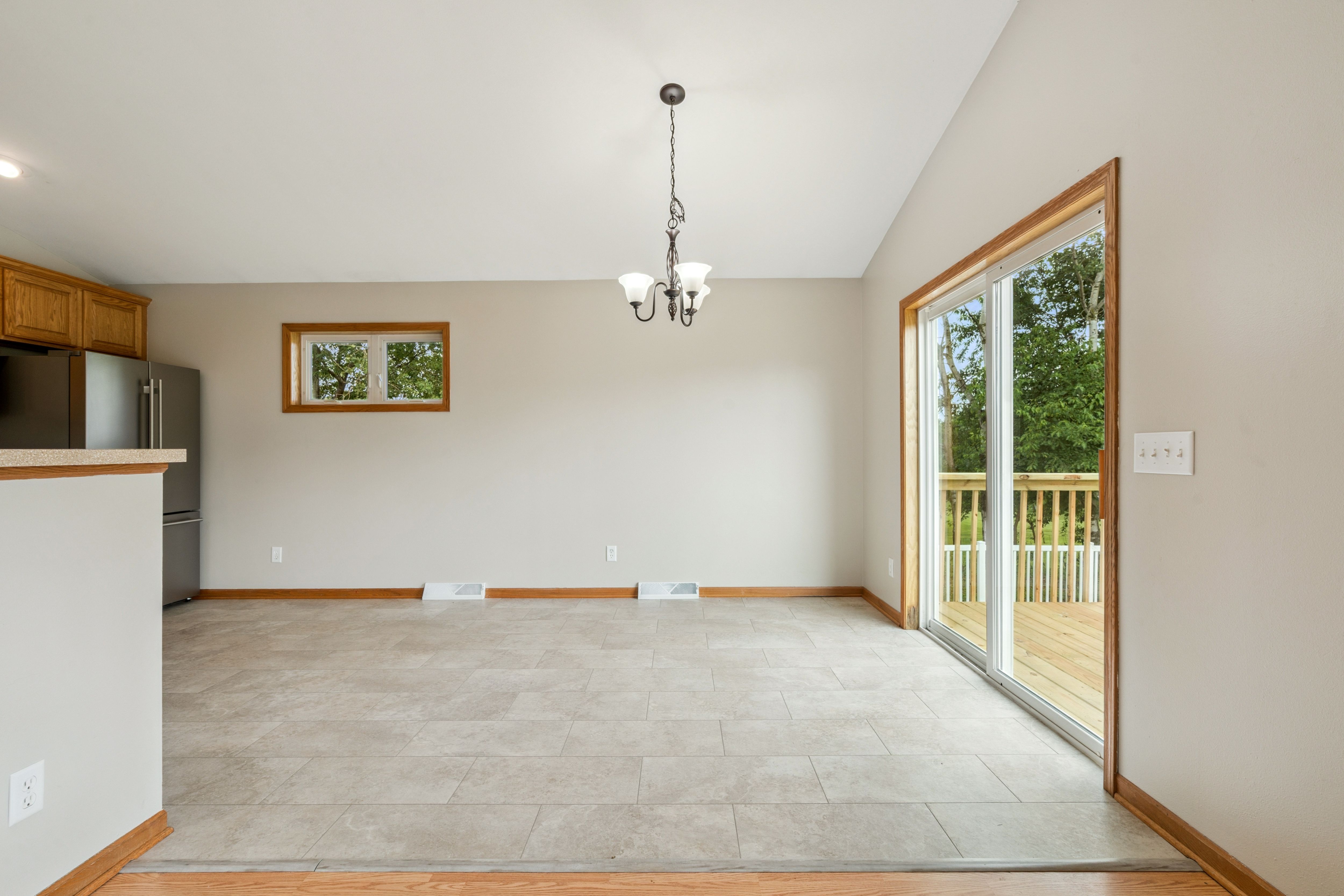 Listing Photo: 12-131 780 Country Club Ct